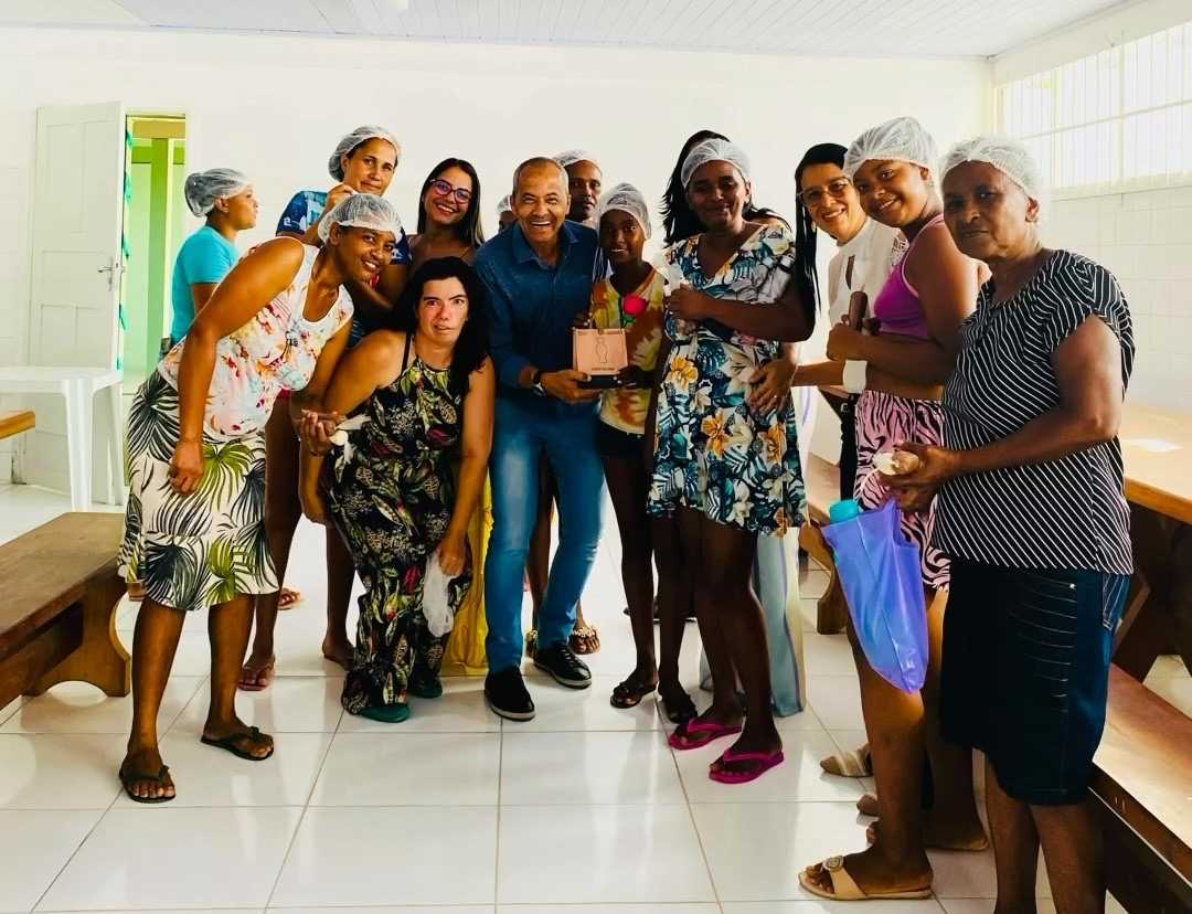 Camacã: Secretaria de Assistência Social realiza Feira Natalina

